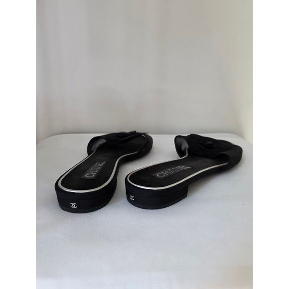CHANEL Black Mesh Camellia Flower Open Toe Flat Sandals 39.5 sz - Picture 12 of 15